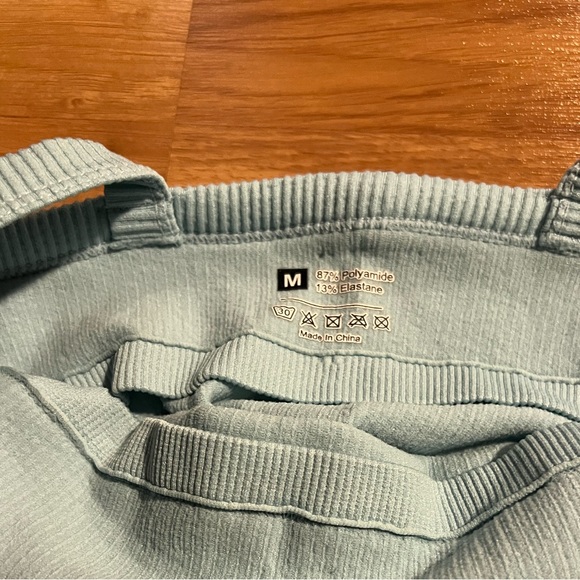 Light Blue Ribbed Cropped Tank Top - Picture 3 of 3